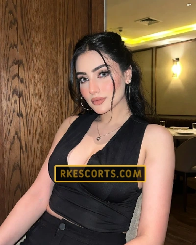 Alina 26 Russian escort in Ludhiana for 5-star hotel delivery